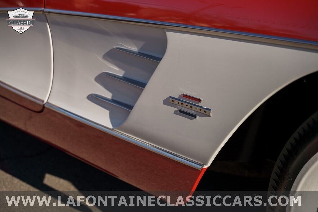 Chevrolet-Corvette-1961-14