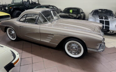 Chevrolet-Corvette-1961-14