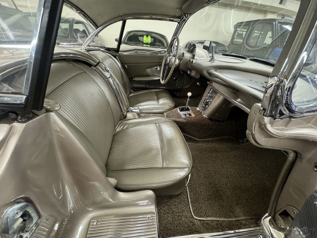 Chevrolet-Corvette-1961-16