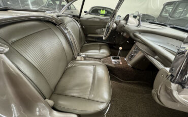 Chevrolet-Corvette-1961-18