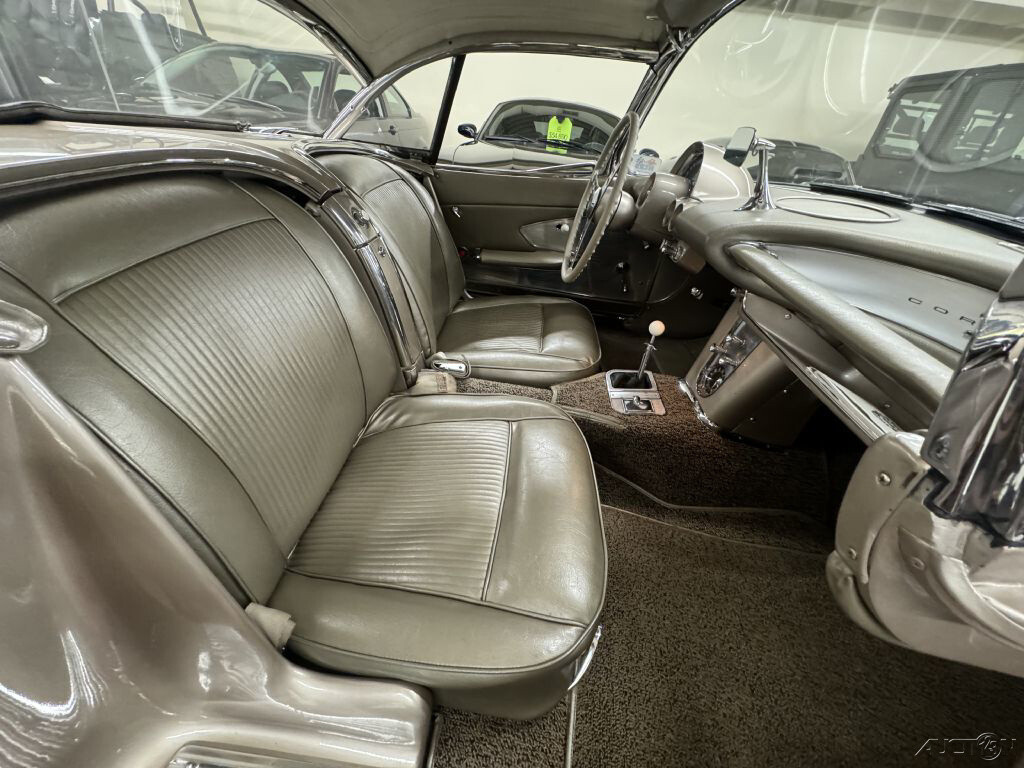 Chevrolet-Corvette-1961-18