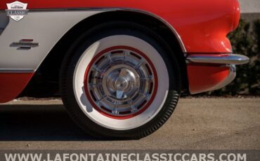 Chevrolet-Corvette-1961-19