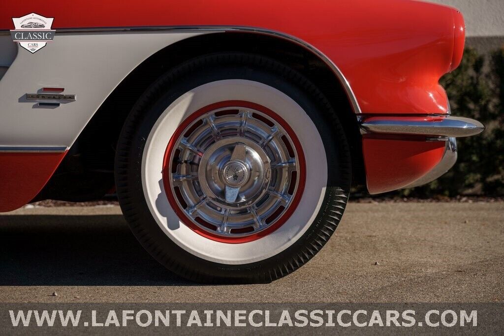 Chevrolet-Corvette-1961-19
