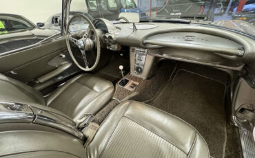 Chevrolet-Corvette-1961-19