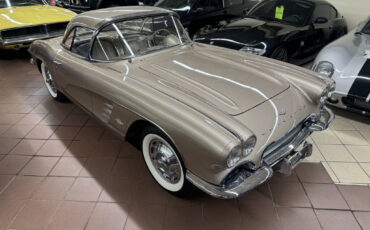 Chevrolet-Corvette-1961-2
