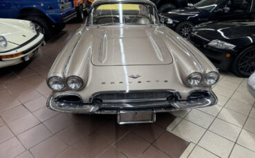 Chevrolet-Corvette-1961-3