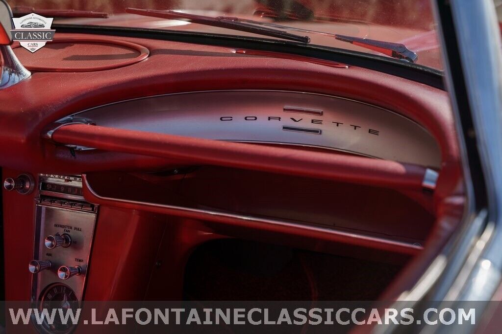 Chevrolet-Corvette-1961-39