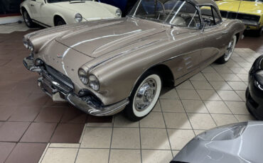 Chevrolet-Corvette-1961-4