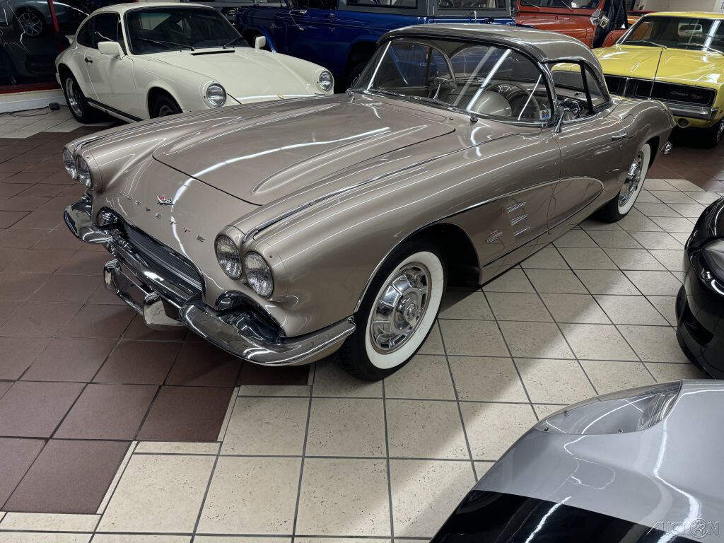 Chevrolet-Corvette-1961-4