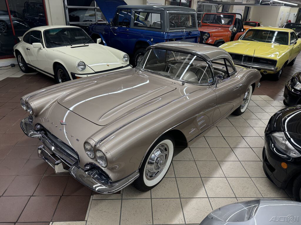 Chevrolet-Corvette-1961-5