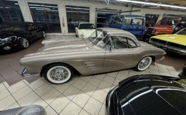 Chevrolet-Corvette-1961-6