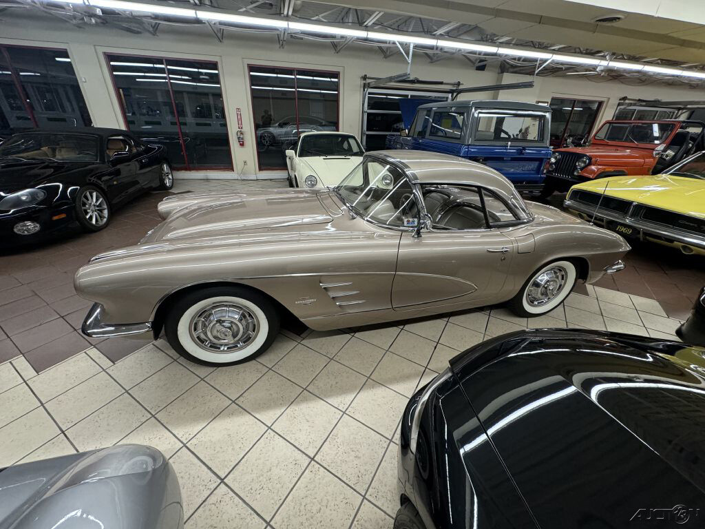 Chevrolet-Corvette-1961-6