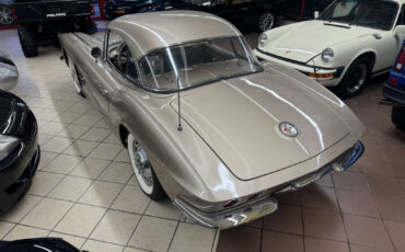 Chevrolet-Corvette-1961-7