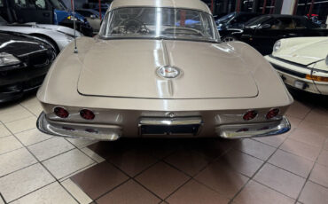 Chevrolet-Corvette-1961-9