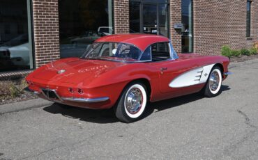 Chevrolet-Corvette-1961-Convertible-1
