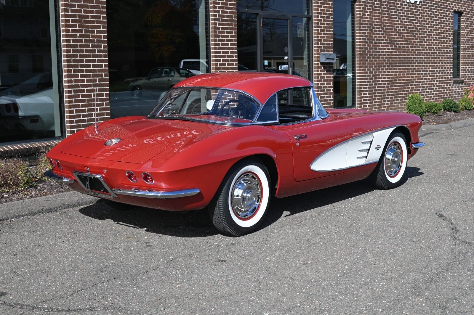 Chevrolet-Corvette-1961-Convertible-1