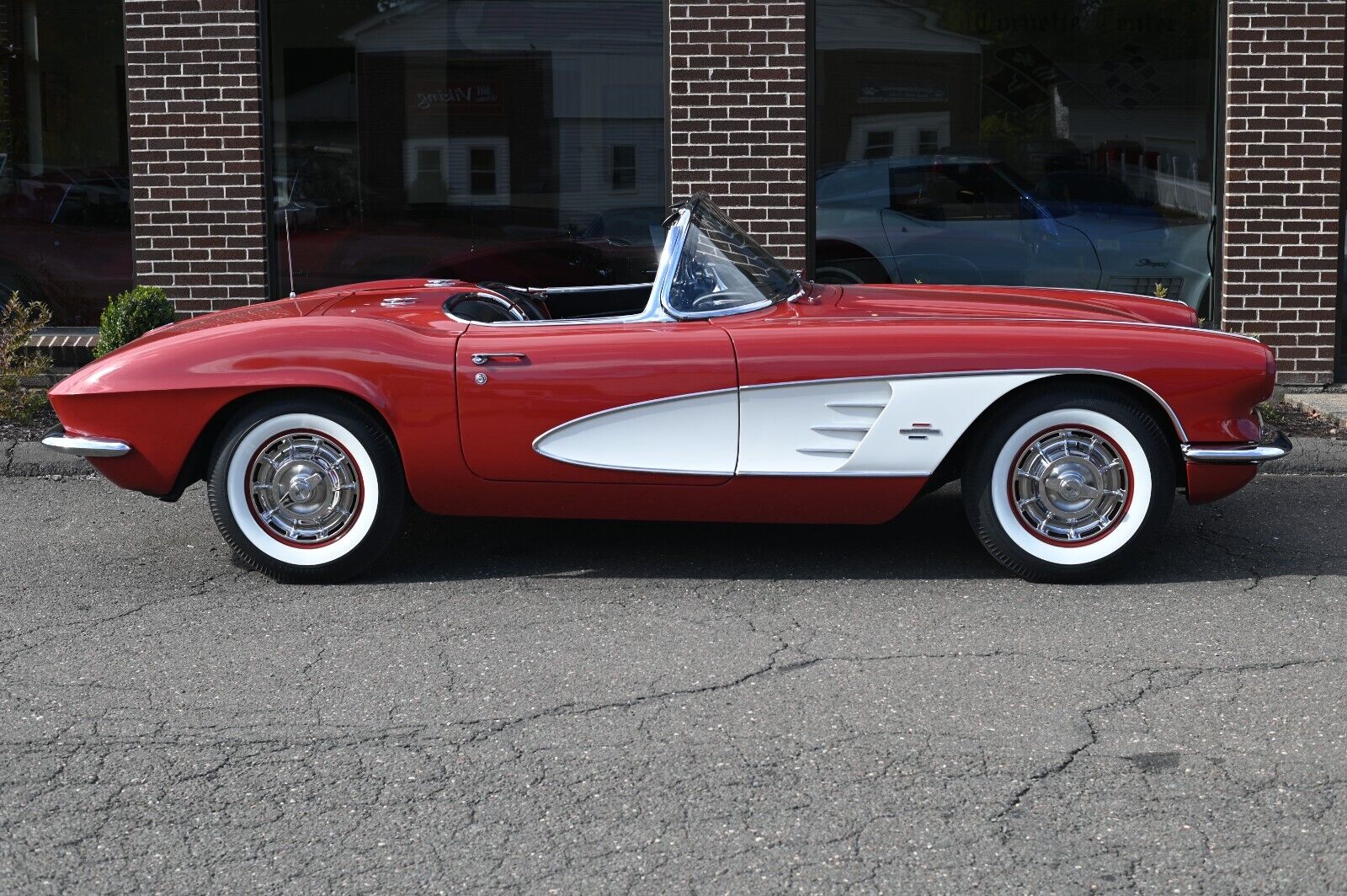 Chevrolet-Corvette-1961-Convertible-17