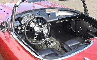 Chevrolet-Corvette-1961-Convertible-19