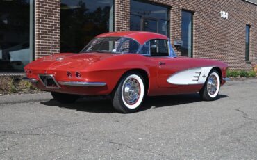 Chevrolet-Corvette-1961-Convertible-2