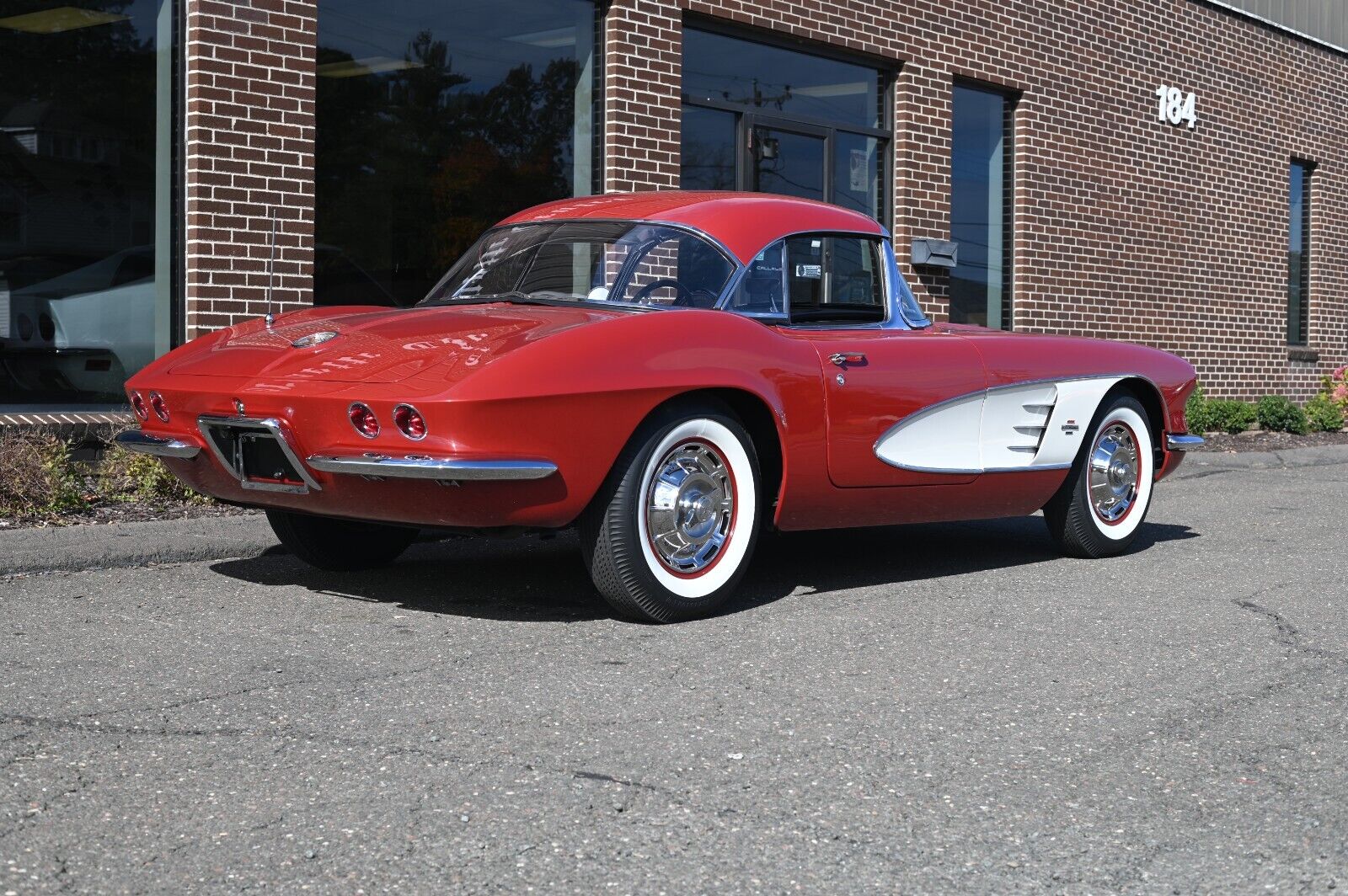 Chevrolet-Corvette-1961-Convertible-2