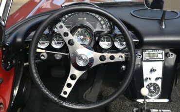 Chevrolet-Corvette-1961-Convertible-20