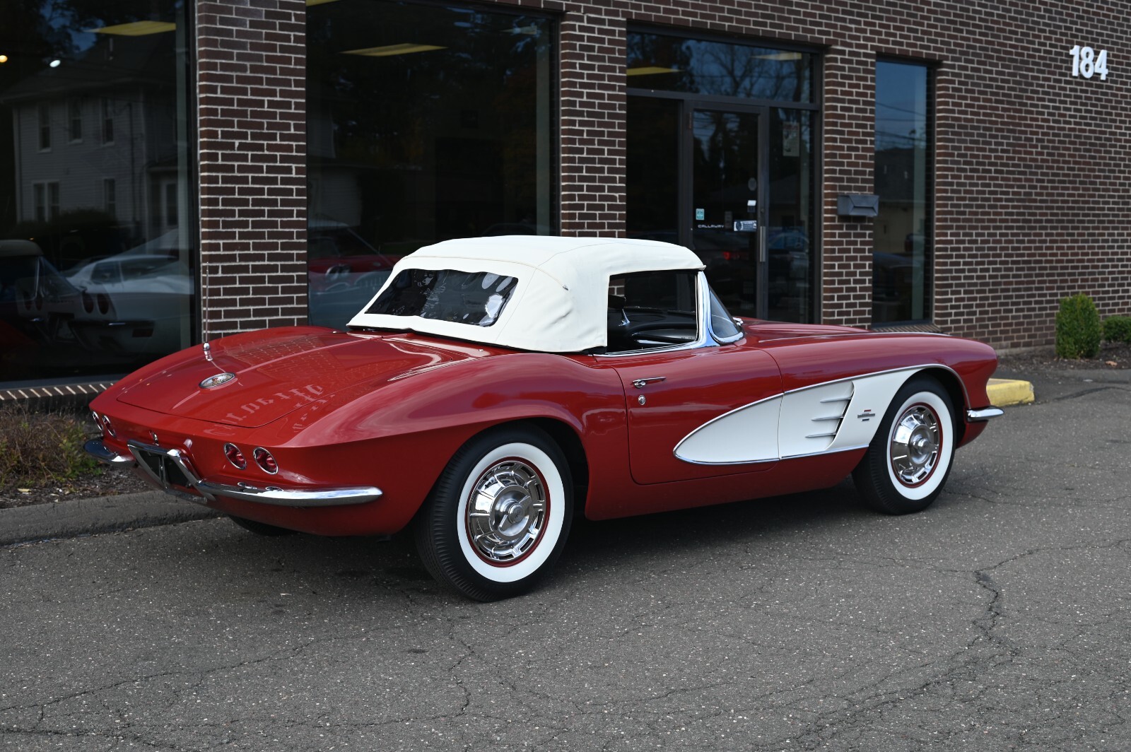 Chevrolet-Corvette-1961-Convertible-23