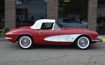 Chevrolet-Corvette-1961-Convertible-24