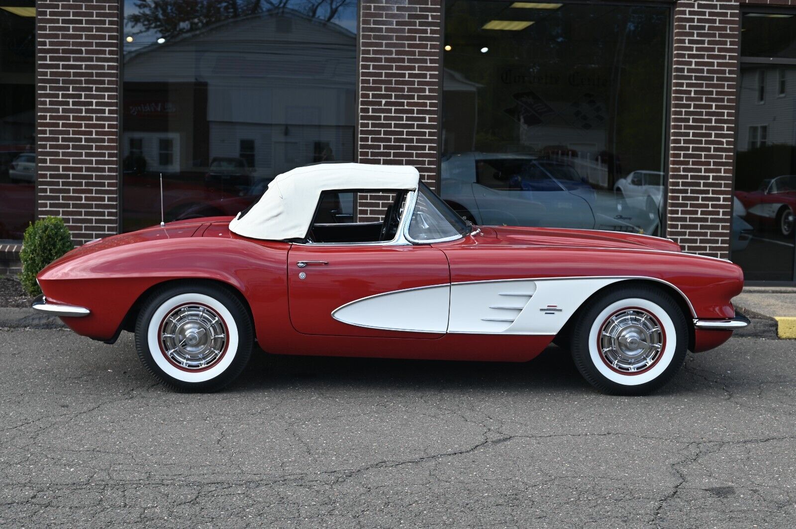 Chevrolet-Corvette-1961-Convertible-24
