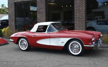 Chevrolet-Corvette-1961-Convertible-25