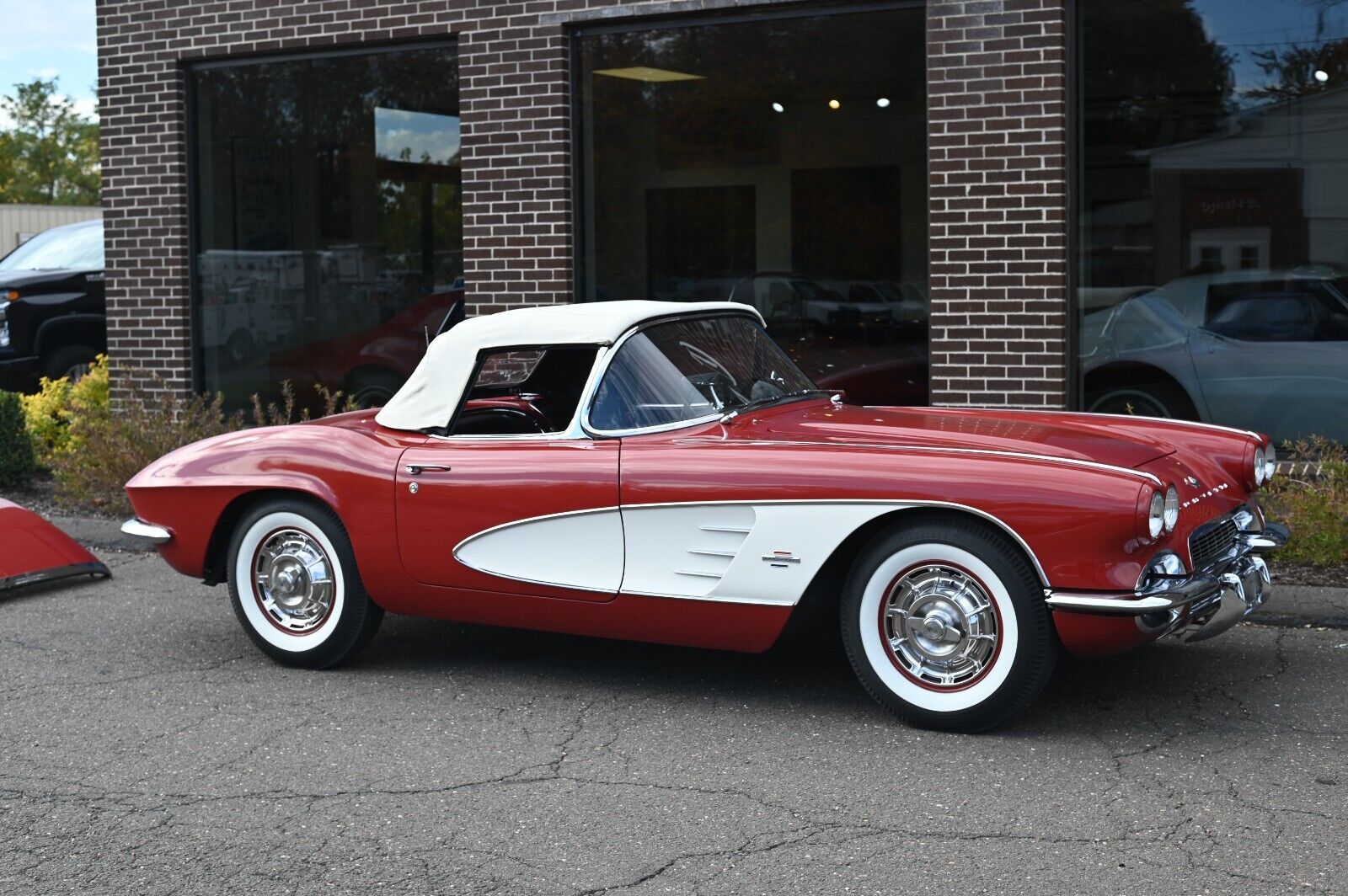 Chevrolet-Corvette-1961-Convertible-25