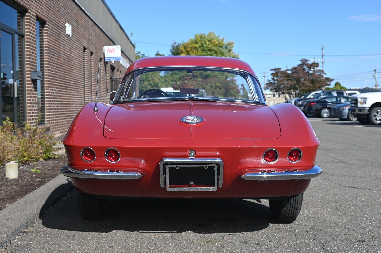 Chevrolet-Corvette-1961-Convertible-3
