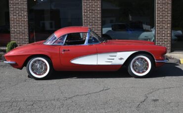 Chevrolet-Corvette-1961-Convertible