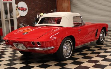 Chevrolet-Corvette-1962-Convertible-12