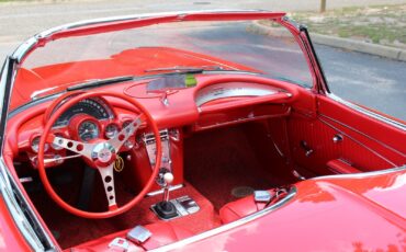 Chevrolet-Corvette-1962-Convertible-18