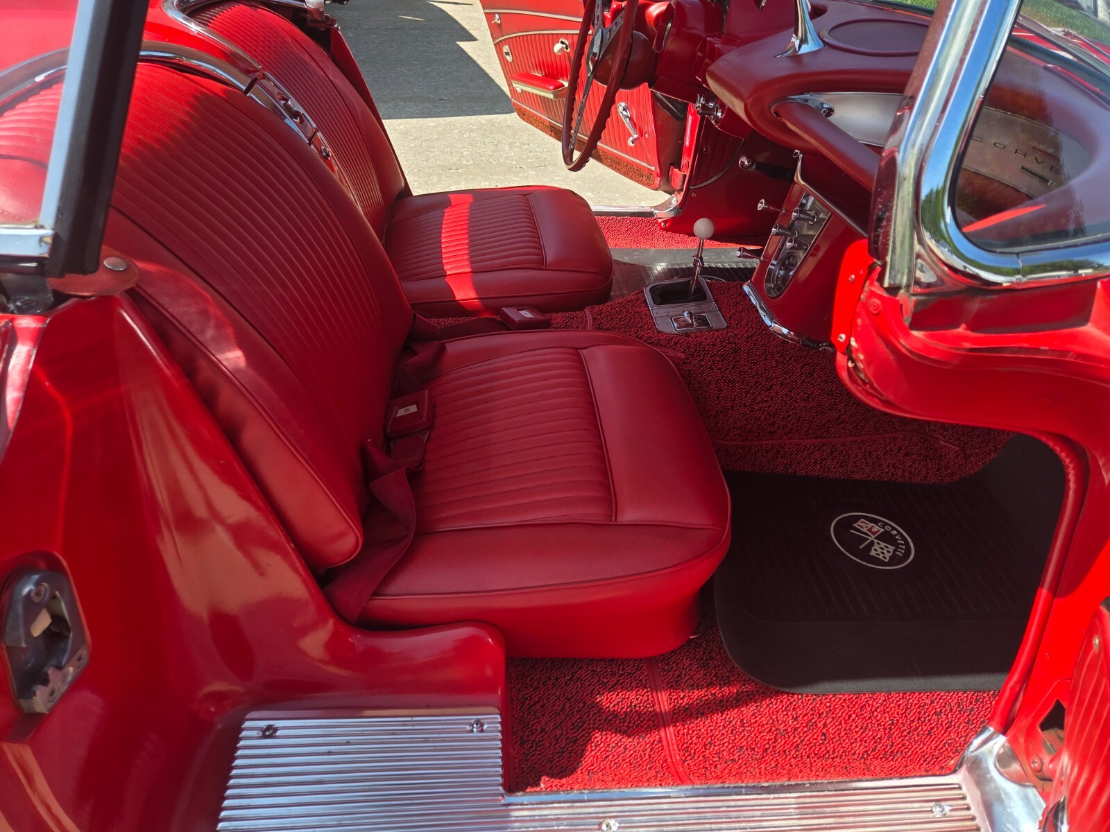 Chevrolet-Corvette-1962-Convertible-19
