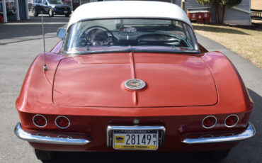 Chevrolet-Corvette-1962-Convertible-3