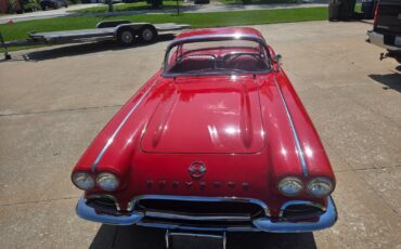 Chevrolet-Corvette-1962-Convertible-4