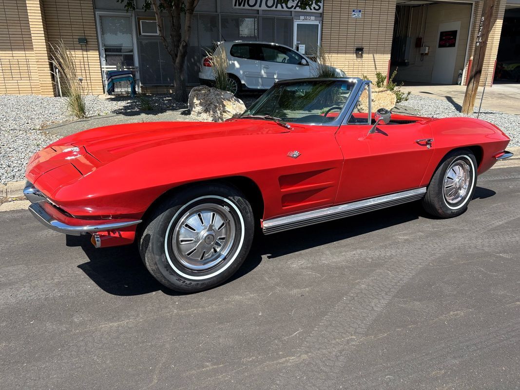 Chevrolet-Corvette-1964-23