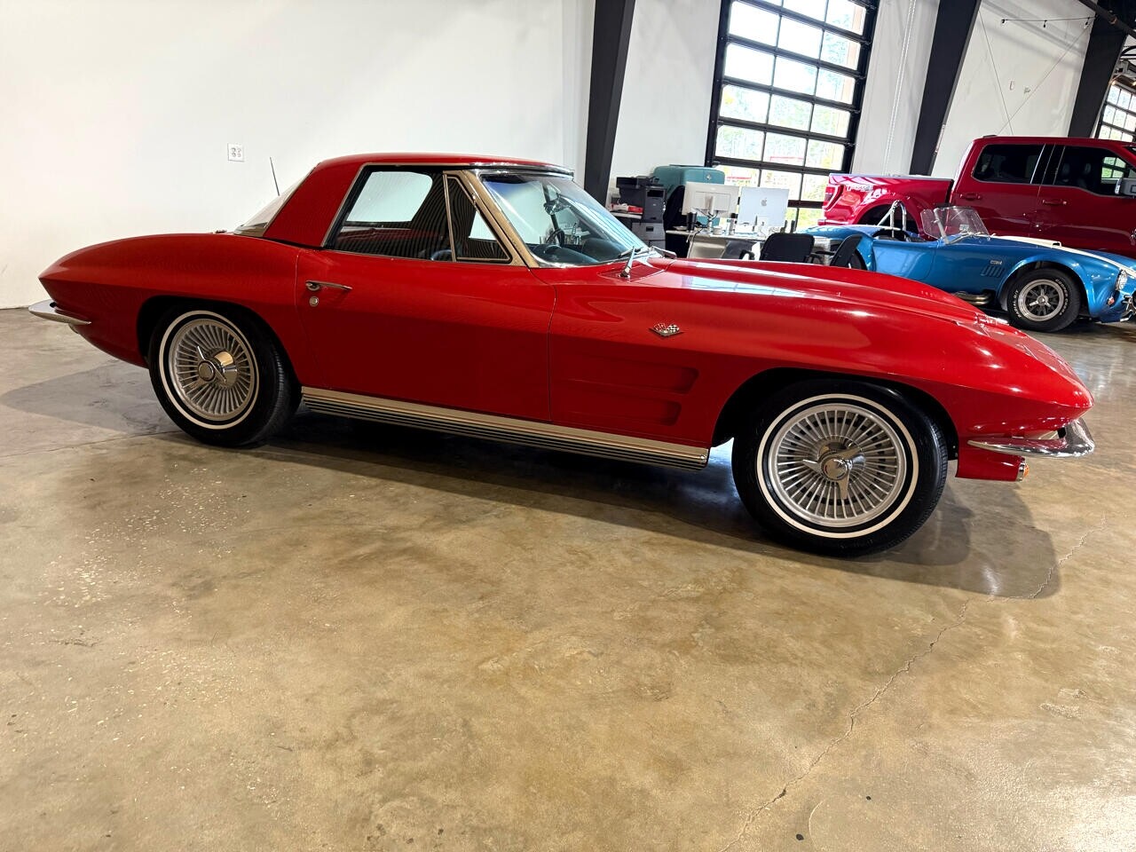 Chevrolet-Corvette-1964-Classic-Car-10