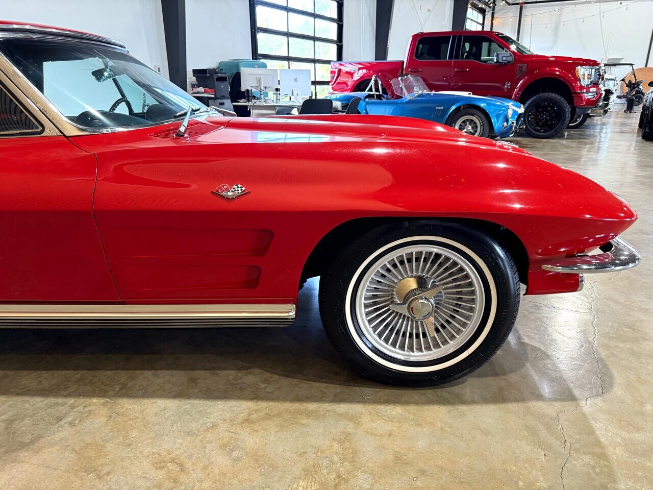 Chevrolet-Corvette-1964-Classic-Car-11