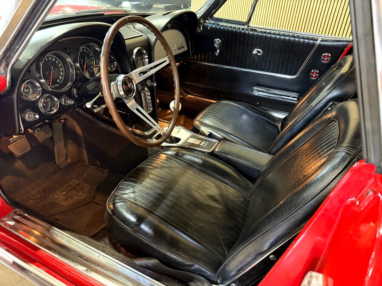 Chevrolet-Corvette-1964-Classic-Car-18