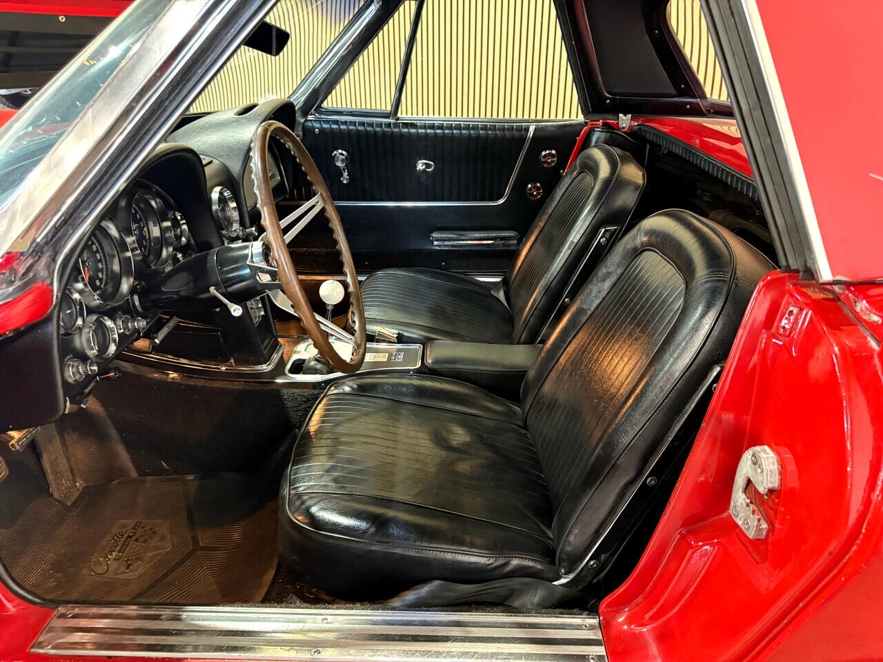 Chevrolet-Corvette-1964-Classic-Car-19