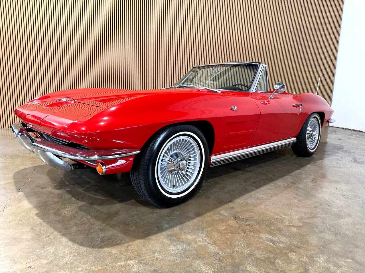 Chevrolet-Corvette-1964-Classic-Car-32