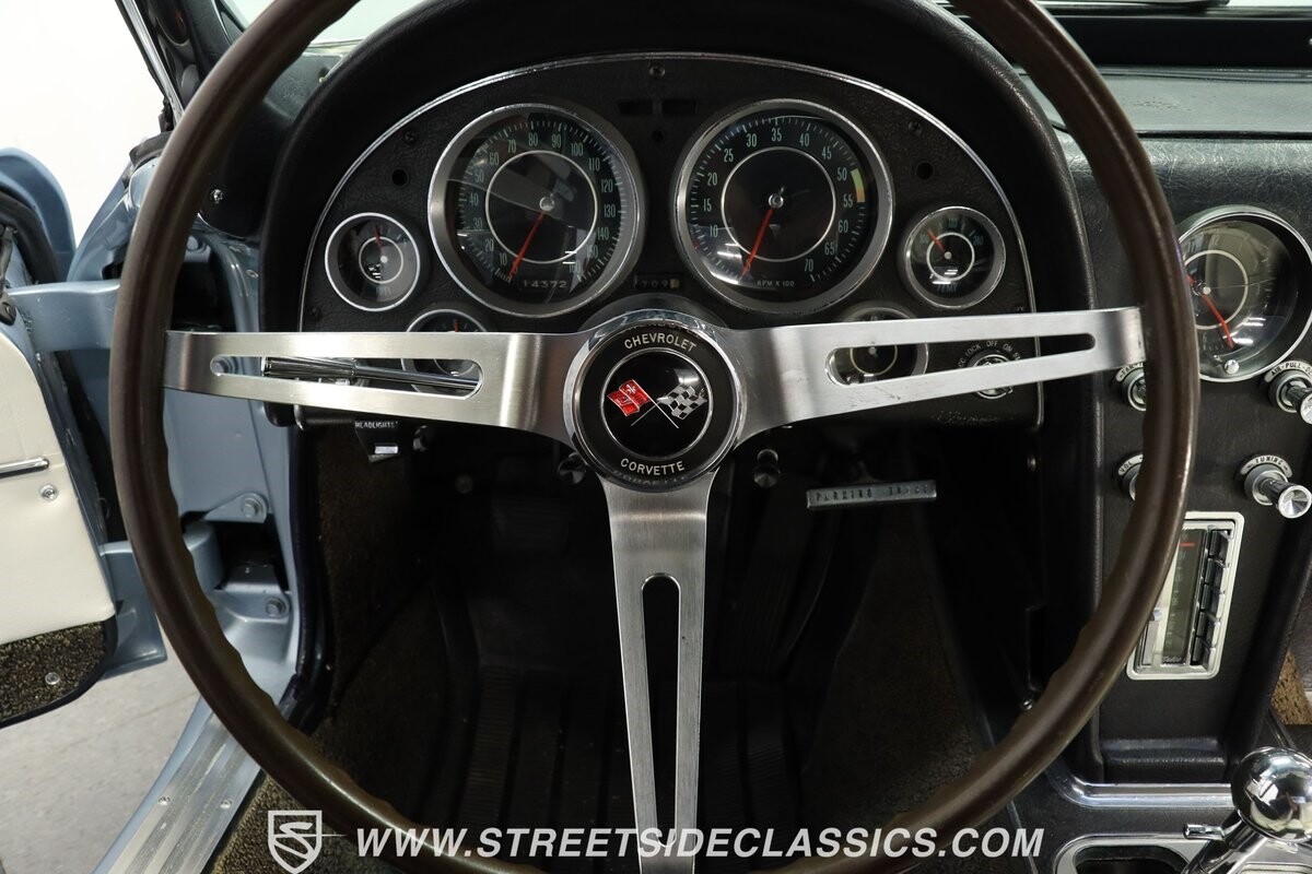 Chevrolet-Corvette-1964-Convertible-34