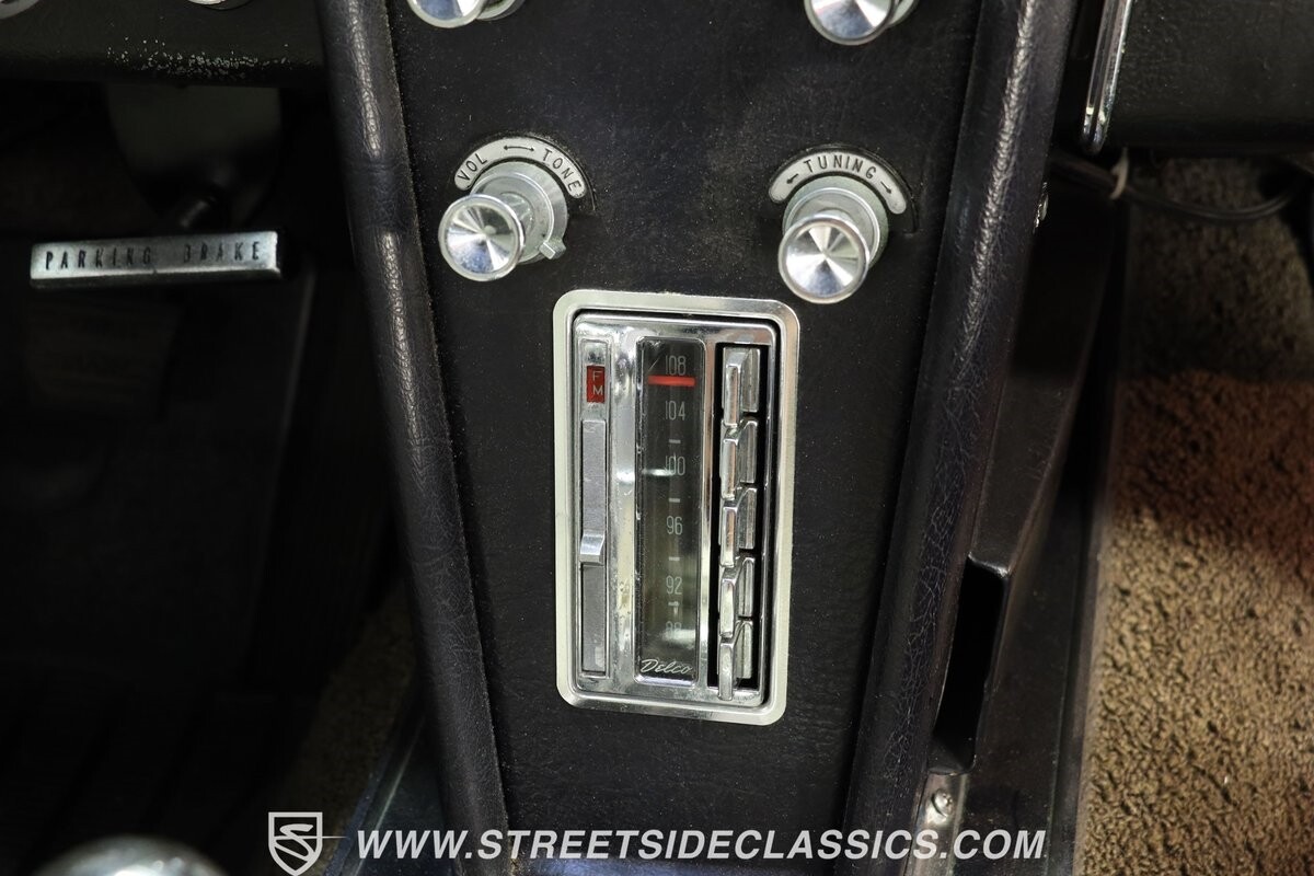 Chevrolet-Corvette-1964-Convertible-37