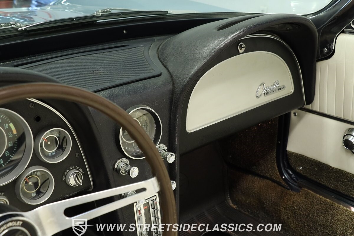Chevrolet-Corvette-1964-Convertible-39