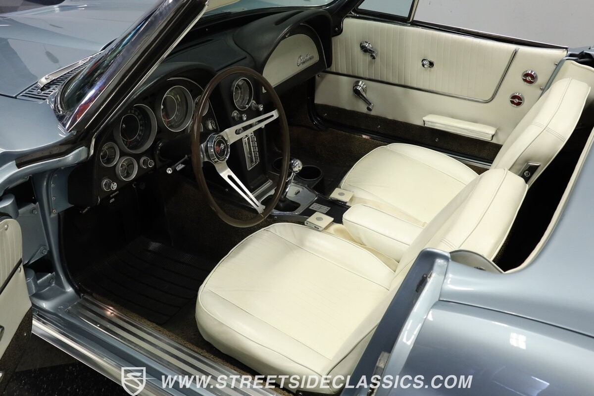 Chevrolet-Corvette-1964-Convertible-4