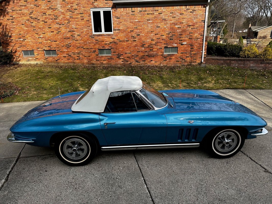 Chevrolet-Corvette-1965-1