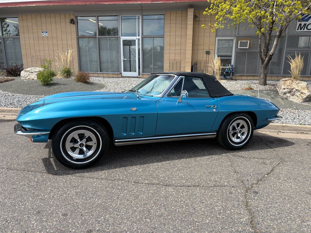 Chevrolet-Corvette-1965-25