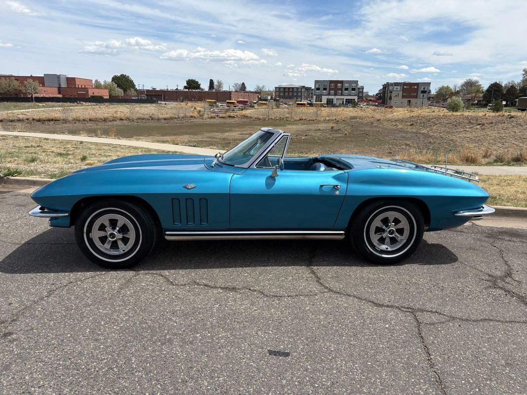 Chevrolet-Corvette-1965-37